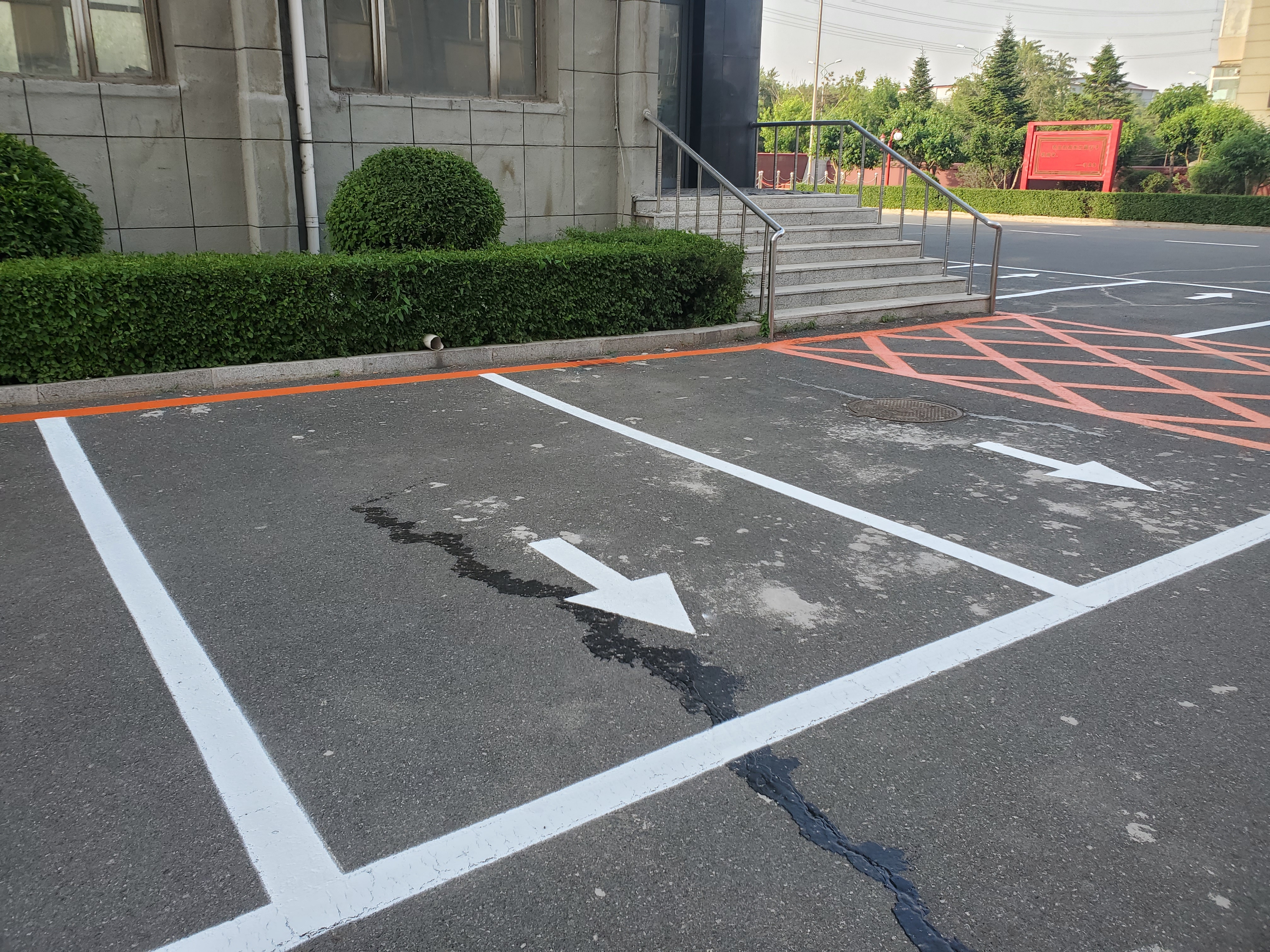 停車場標識線施工、劃線標準以及車位劃線尺寸解析