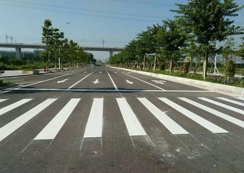 為什么要使用熱熔劃線工藝？熱熔劃線施工有什么優(yōu)點(diǎn)？